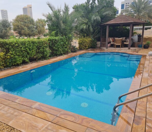 Finished swimming pool with a sleek, modern design by Desertlink.