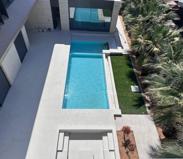 Outdoor swimming pool design by DesertLink.